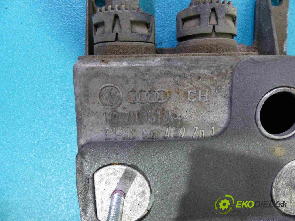 Skoda Octavia II 2004-2013 1.9 TDI 105 HP manual 77 kW 1896 cm3  Kulisa - - 1K0711049AS (Rýchlostné páky / kulisy)