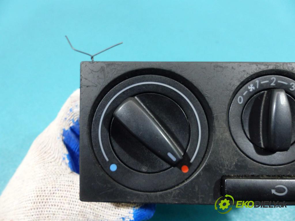 Vw Golf IV 1997-2003 1.6 8V SR 101 HP manual 74 kW 1595 cm3  - Panel kúrenia 1J0819045F