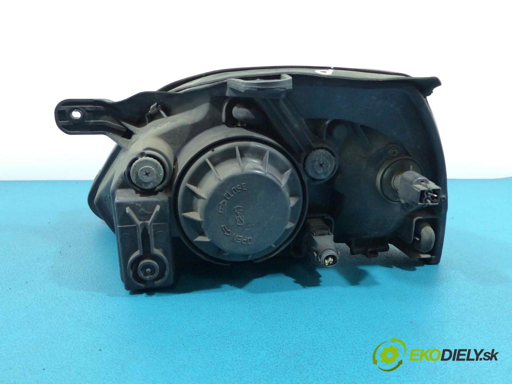 Kia Rio I 1999-2005 1.3 8V - 82 HP manual 60 kW 1343 cm3  Svetlomet pravy  (Pravé)