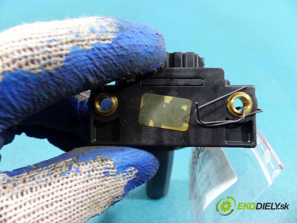 Volvo S70 1996-2000 2.0 10V 126 hp manual 93 kW 2000 cm3  přepínač