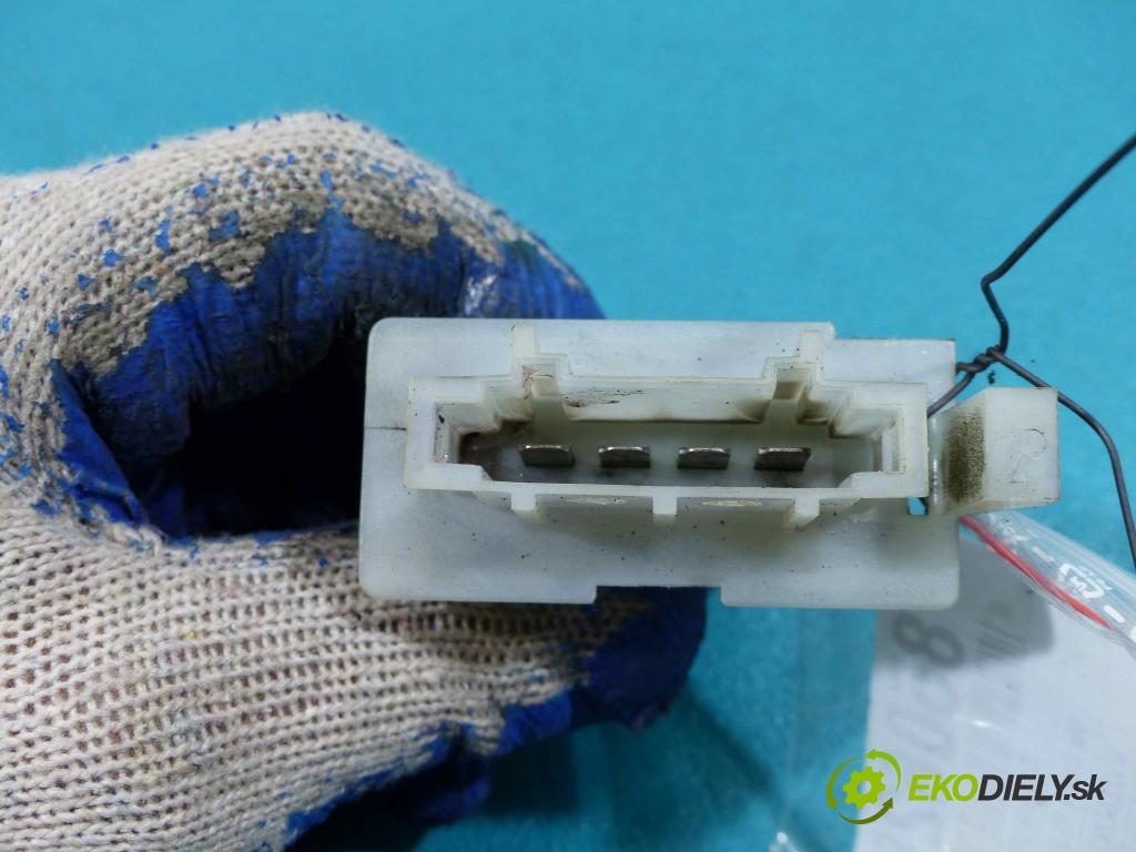 Vw Caddy III 2K 2003- 1.9 TDI 105 hp manual 77 kW 1896 cm3  odpor rezistor