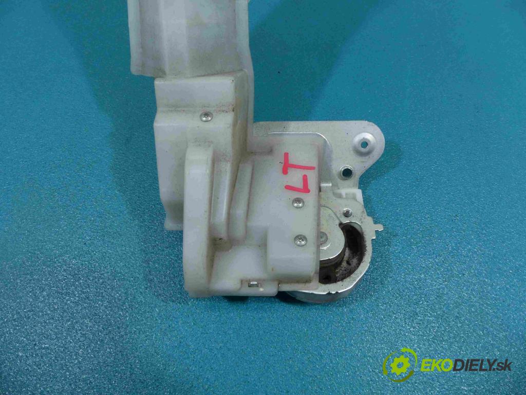 Mazda 5 2005-2010 2.0D 143 hp manual 105 kW 1998 cm3 zámok zadní část levý