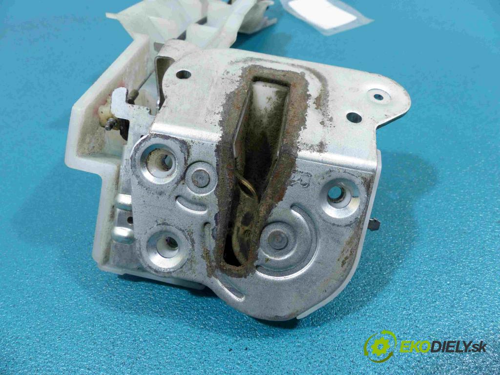 Mazda 5  2005-2010 2.0D 143 hp manual 105 kW 1998 cm3  zámok zadní část pravý