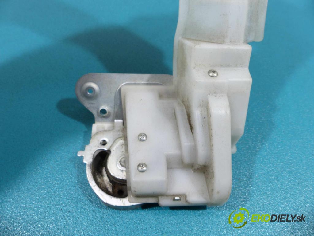 Mazda 5  2005-2010 2.0D 143 hp manual 105 kW 1998 cm3  zámok zadní část pravý
