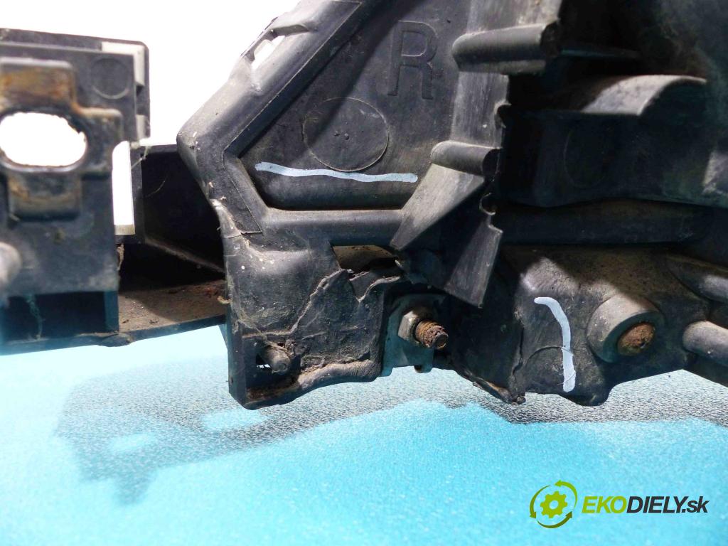 Mazda 5  2005-2010 2.0D 143 HP manual 105 kW 1998 cm3  Svetlomet pravy  (Pravé)