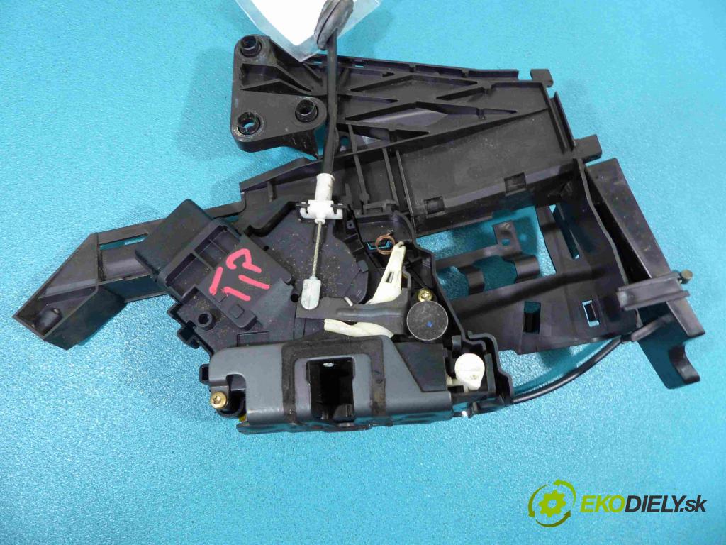 Ford Focus C-Max 1.6 TDCI 109 hp manual 80 kW 1560 cm3  zámok zadní část pravý