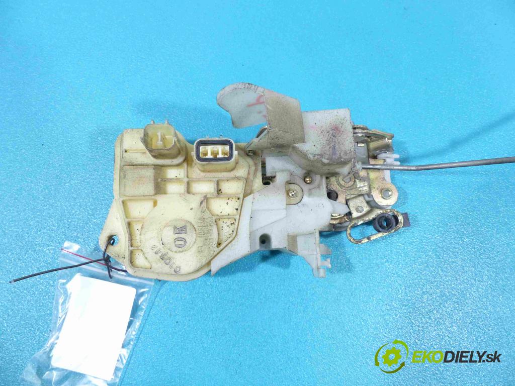 Honda Civic VII 2000-2006 1.4 16V - 90 hp manual 66 kW 1396 cm3  zámok přední část levý