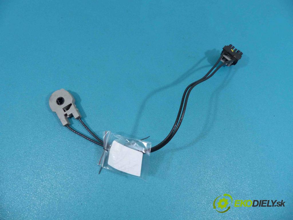 Ford Focus Mk1 1998-2004 1.4 16V - 75 HP manual 55 kW 1388 cm3  - Panel kúrenia 98AB-11503-AG