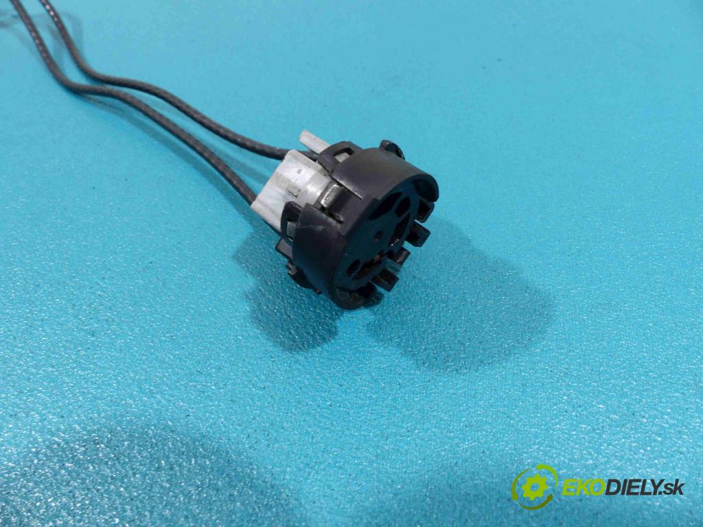 Ford Focus Mk1 1998-2004 1.4 16V - 75 HP manual 55 kW 1388 cm3  - Panel kúrenia 98AB-11503-AG