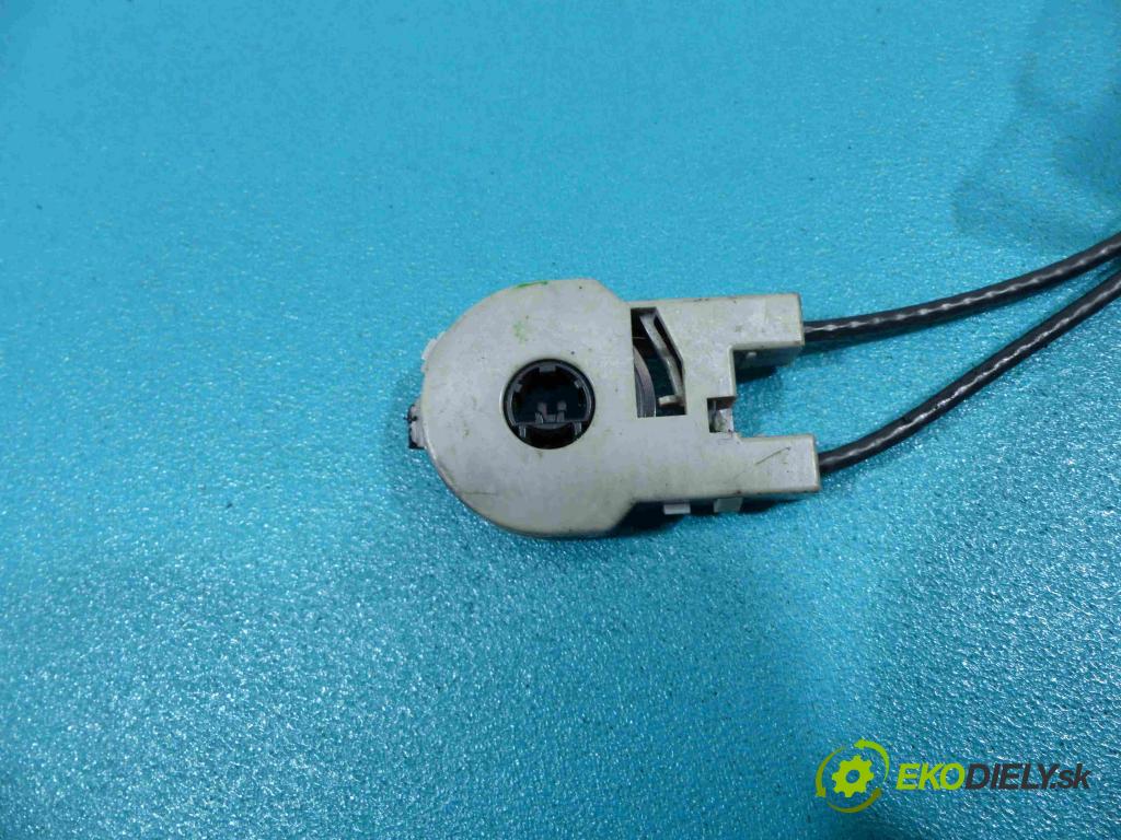 Ford Focus Mk1 1998-2004 1.4 16V - 75 HP manual 55 kW 1388 cm3  - Panel kúrenia 98AB-11503-AG