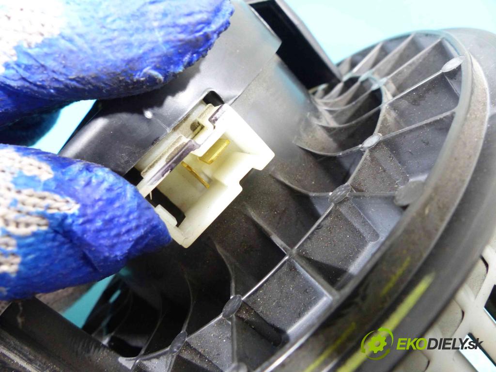 Nissan Tiida 1.6 16V - 110 hp manual 81 kW 1599 cm3  - vzduchu 502725-3500