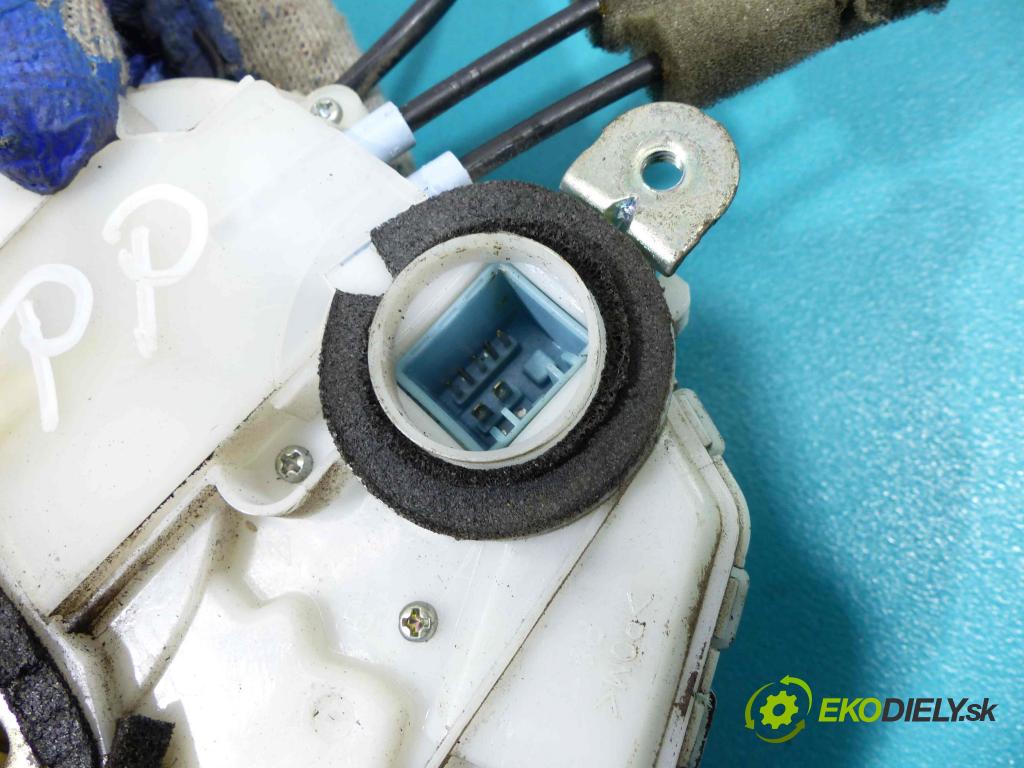 Honda Legend IV 2004-2012 3.5 V6 automatic 217 kW 3471 cm3  zámok přední část pravý