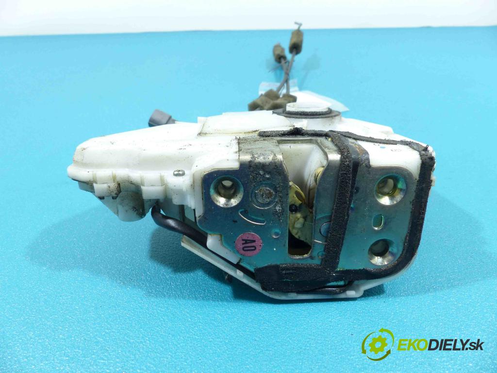 Honda Legend IV 2004-2012 3.5 V6 automatic 217 kW 3471 cm3  zámok přední část pravý