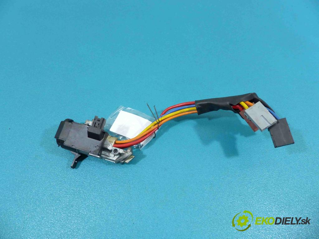 Peugeot 406 2.0 16V - 132  HP automatic 97,4 kW 1998 cm3  spinačka  (Spínacie skrinky a kľúče)