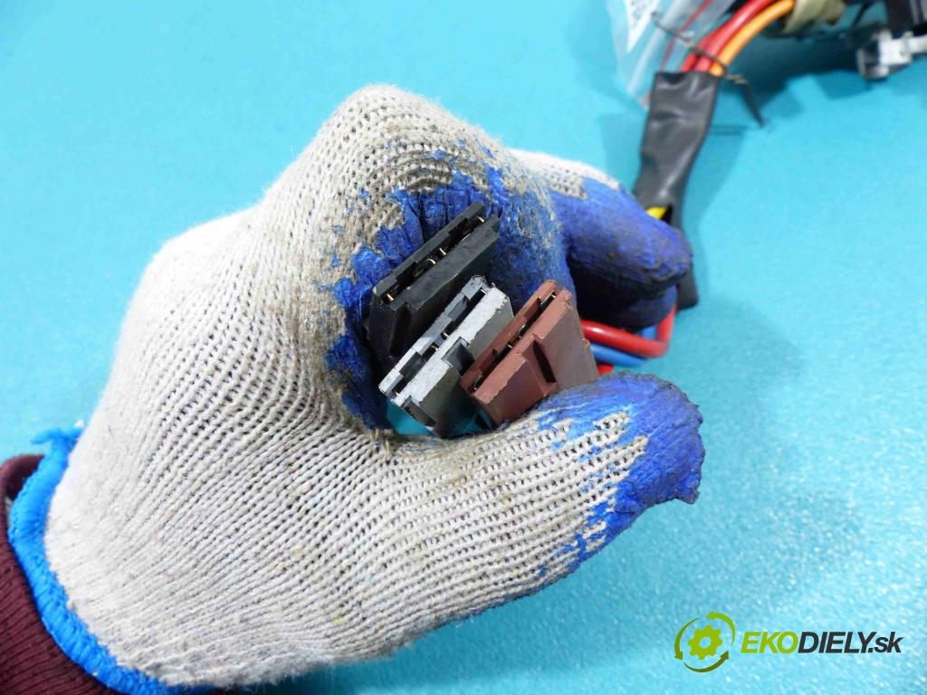 Peugeot 406 2.0 16V - 132  HP automatic 97,4 kW 1998 cm3  spinačka  (Spínacie skrinky a kľúče)