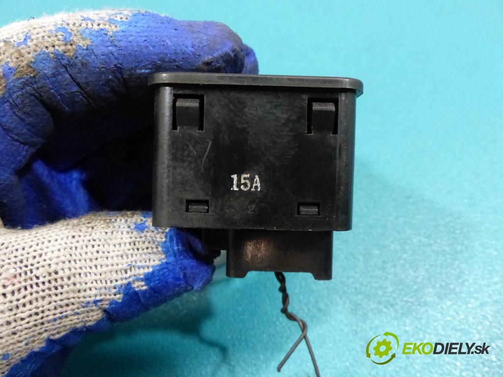 Mazda Demio 1.5 16V - 75 hp manual 55 kW 1498 cm3  přepínač oken I zpětných zrcátek