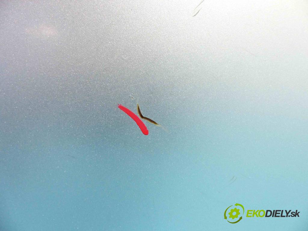 Mazda Demio 1.5 16V - 75 HP manual 55 kW 1498 cm3  zadná kapota  (Zadné kapoty)