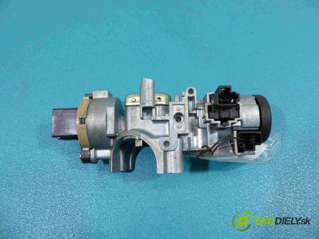 Mazda Mpv II 1999-2006 2.0 - 136 HP manual 100 kW 1998 cm3  spinačka  (Spínacie skrinky a kľúče)