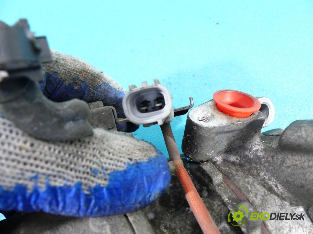 Toyota Yaris II 2005-2011 1.3 VVTI 101 hp manual 74 kW 1329 cm3  pumpa klimatizace 447260-3312