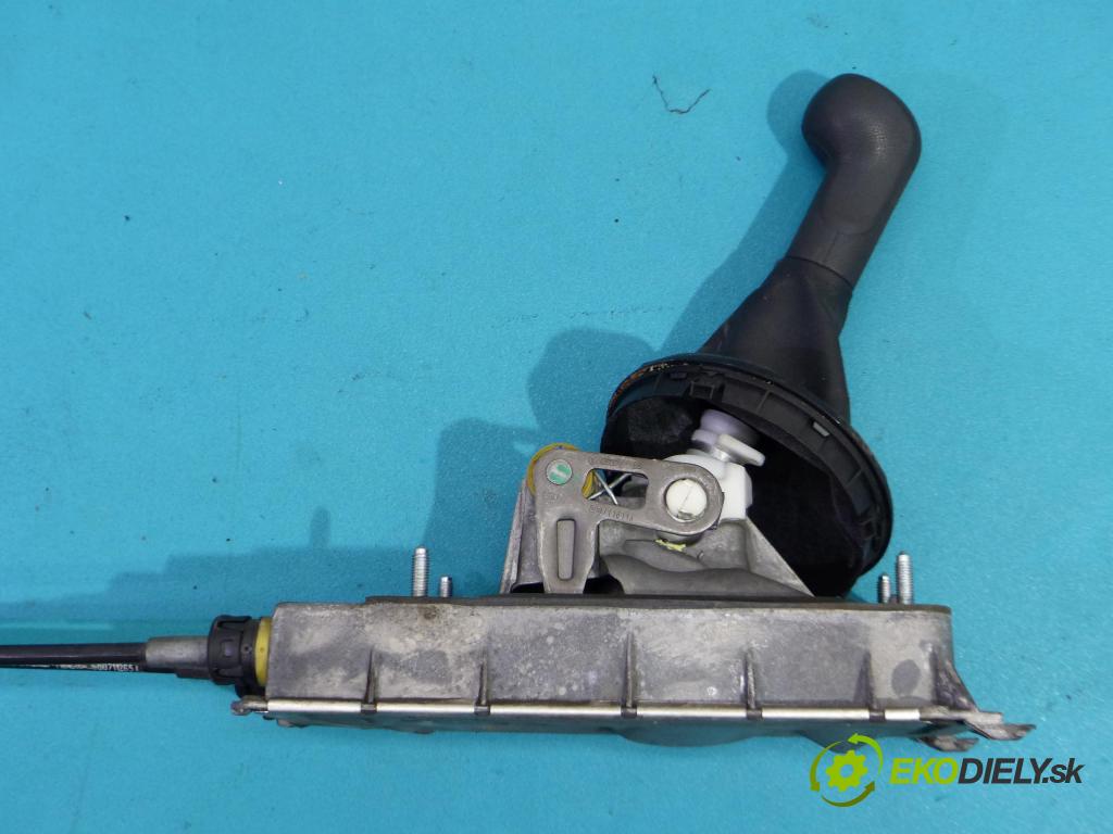 Skoda Praktik 1.4 16V - 86 HP manual 63 kW 1390 cm3  Kulisa - -  (Rýchlostné páky / kulisy)