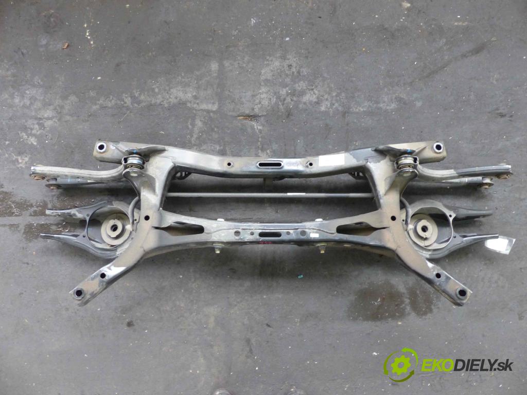 Hyundai I30 III 2016- 1.4 16V - 100 hp manual 73,3 kW 1368 cm3  zadní část výztuha 