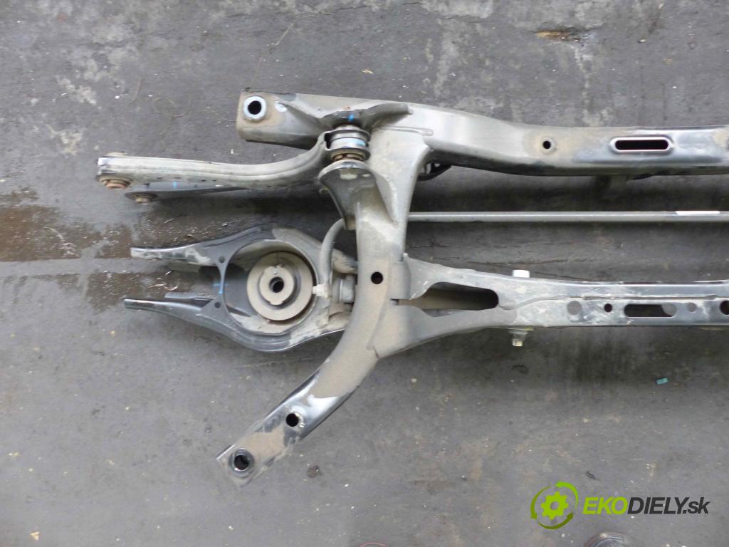 Hyundai I30 III 2016- 1.4 16V - 100 hp manual 73,3 kW 1368 cm3  zadní část výztuha