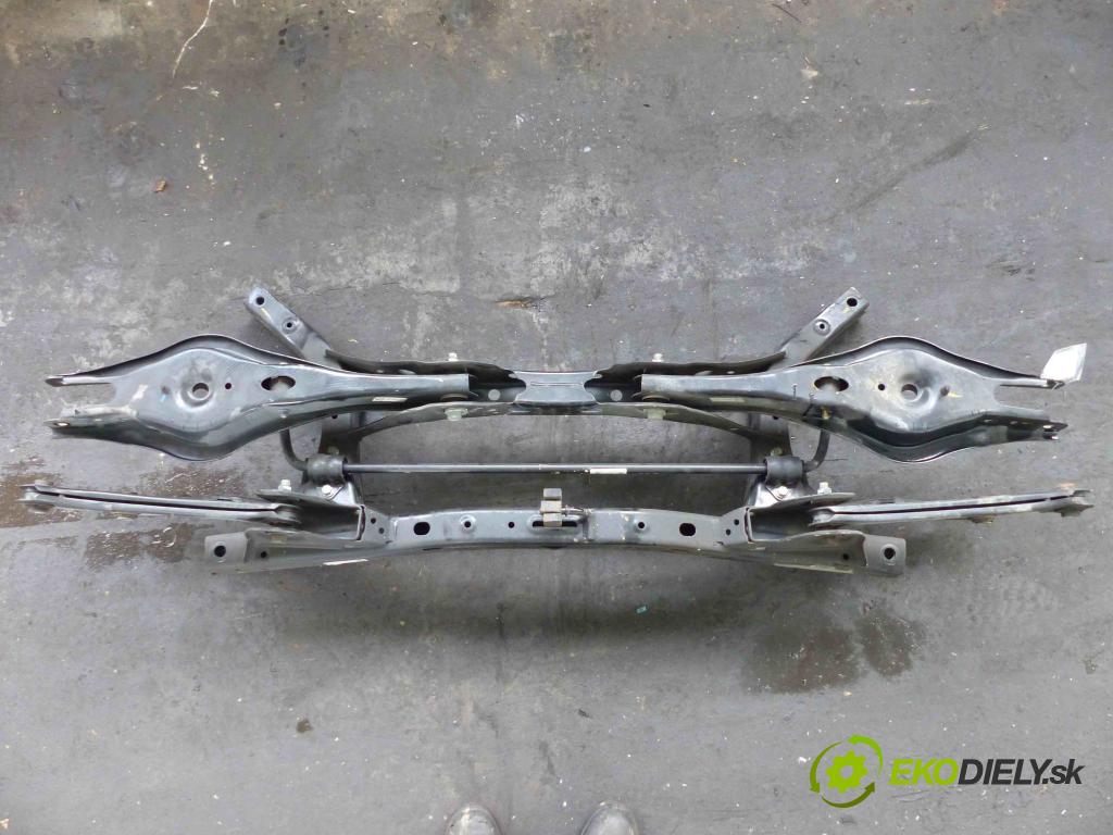 Hyundai I30 III 2016- 1.4 16V - 100 hp manual 73,3 kW 1368 cm3  zadní část výztuha