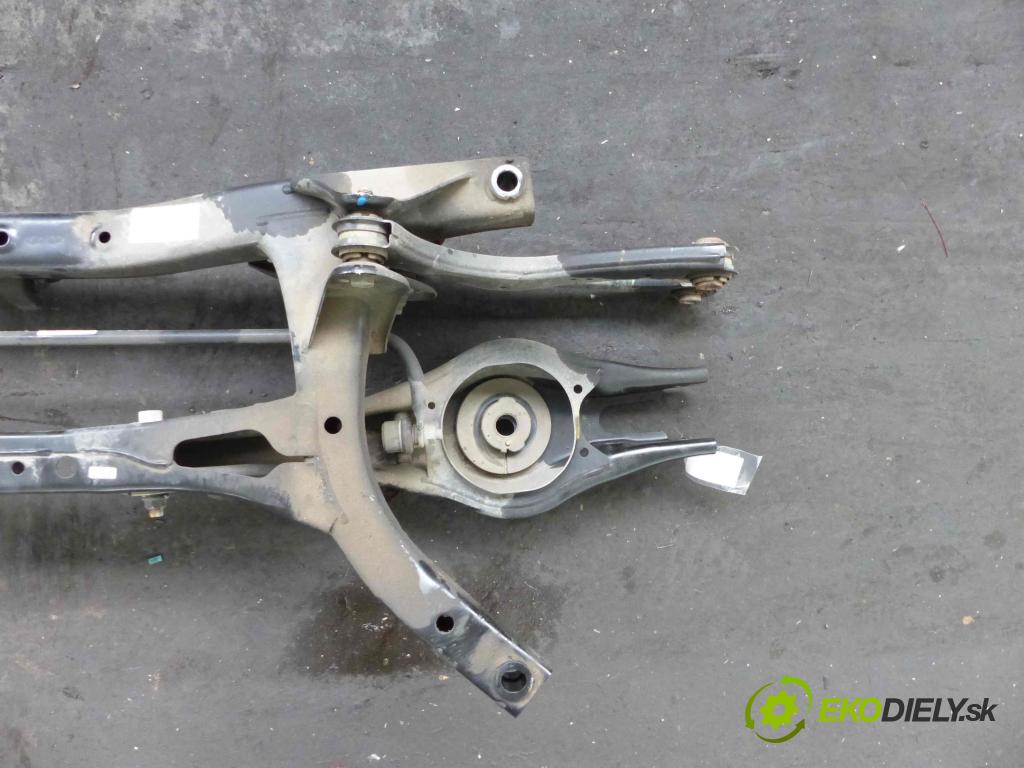 Hyundai I30 III 2016- 1.4 16V - 100 hp manual 73,3 kW 1368 cm3  zadní část výztuha