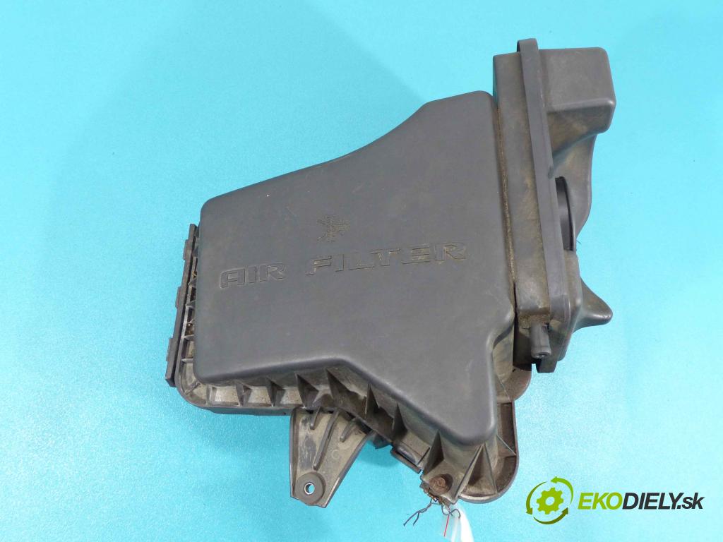 Chrysler Pacifica 3.5 V6 automatic 185 kW 3518 cm3  obal filtra vzduchu  (Kryty filtrů)