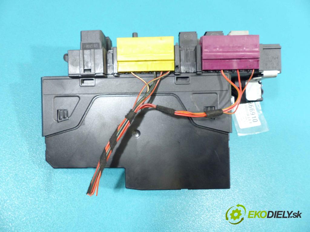 Mercedes E W212 2009-2016 2,2.0 CDI 136 HP automatic 100 kW 2143 cm3  Skrinka poistková 2129060805 (Poistkové skrinky)