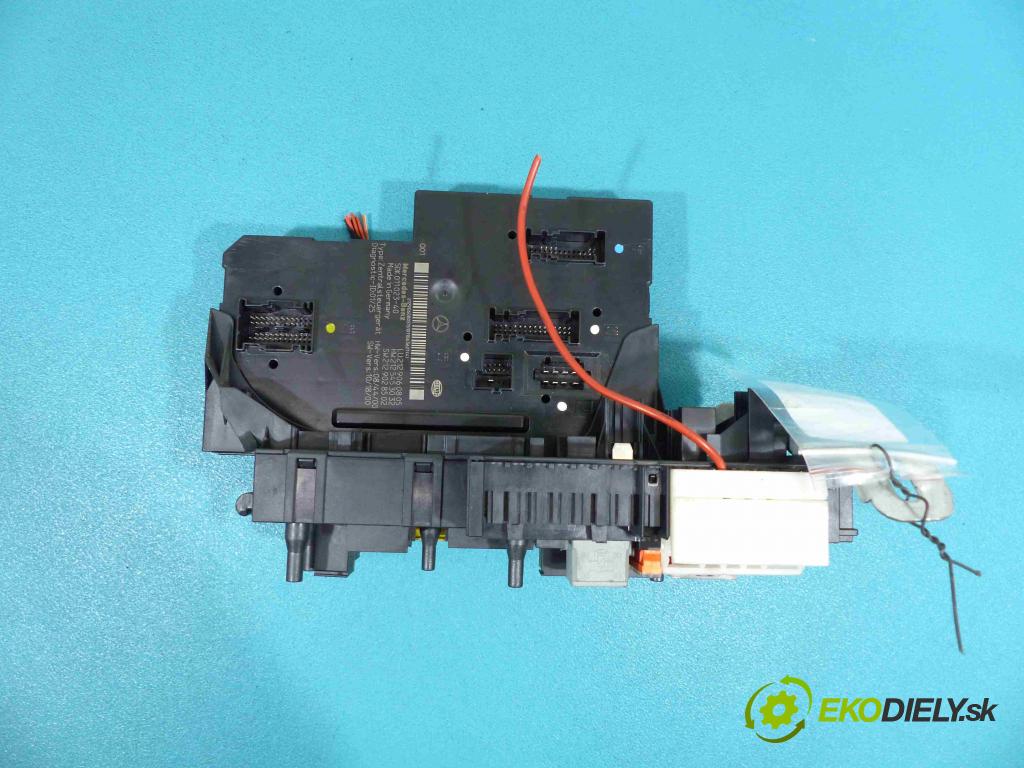 Mercedes E W212 2009-2016 2,2.0 CDI 136 HP automatic 100 kW 2143 cm3  Skrinka poistková 2129060805 (Poistkové skrinky)