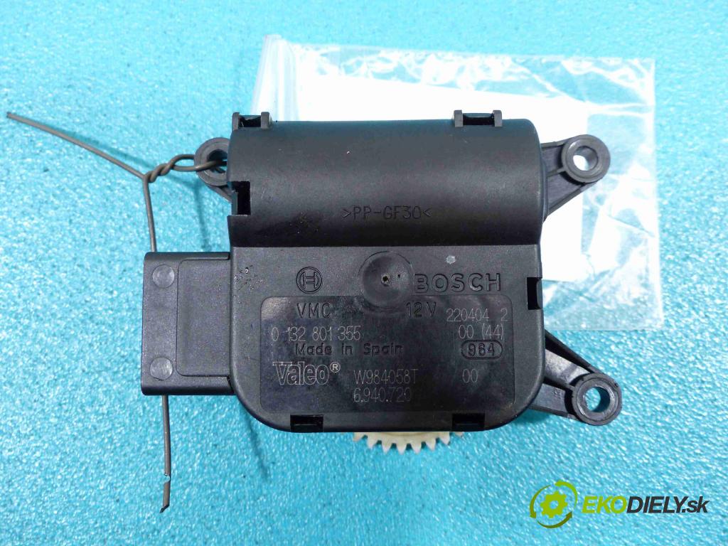 Mini One I 2000-2006 1.6 16V 90 HP manual 66 kW 1598 cm3  Motorček kúrenia 0132801355