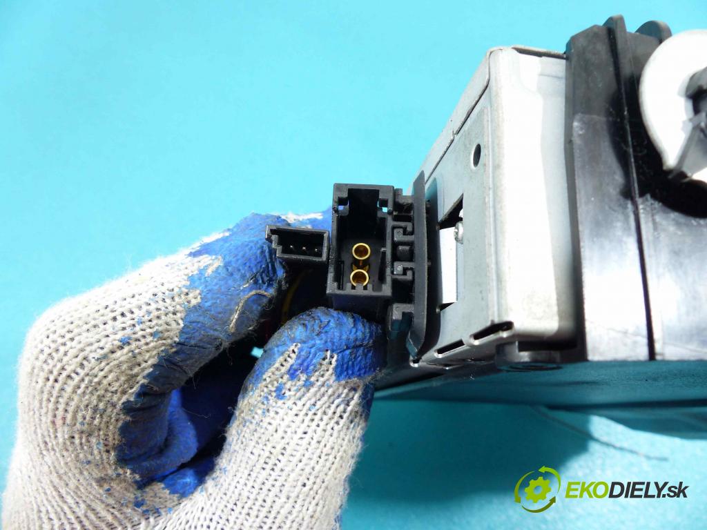 Mercedes R  W251 2005-2013 3.5 V6 272 HP automatic 200 kW 3498 cm3 5- Menič CD  (CD meniče)