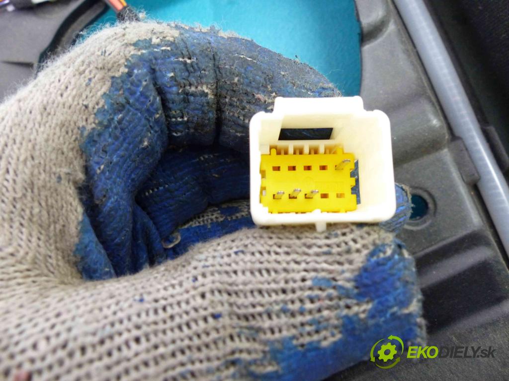 Peugeot 308 1.6 HDI 109 hp manual 80 kW 1560 cm3 střešní okno 0390200075 (Okna karoserie)