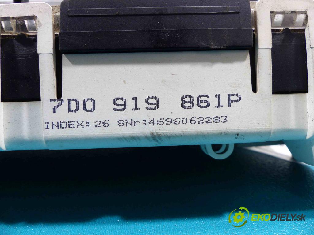 Vw Transporter T4 1990-2003 2.4d 77 hp manual 57 kW 2370 cm3  prístrojovka 7D0919861P (Přístrojové desky, displeje)