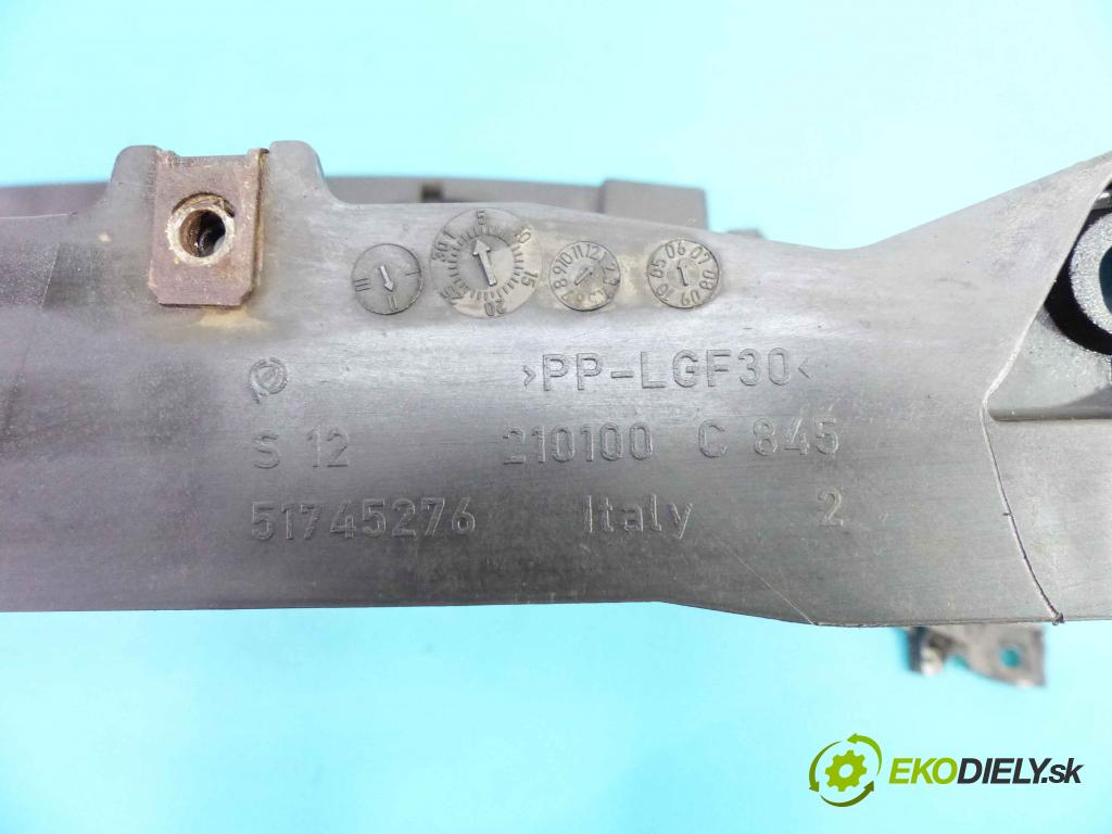 Fiat Punto Grande 1.2 8V - 65 hp manual 48 kW 1242 cm3  držák přední část 51745276 (Výztuhy přední)