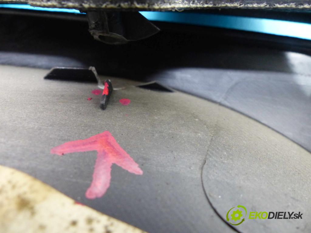 Peugeot 307 2.0 HDI 107 HP manual 79 kW 1997 cm3  sedadla sedačky -