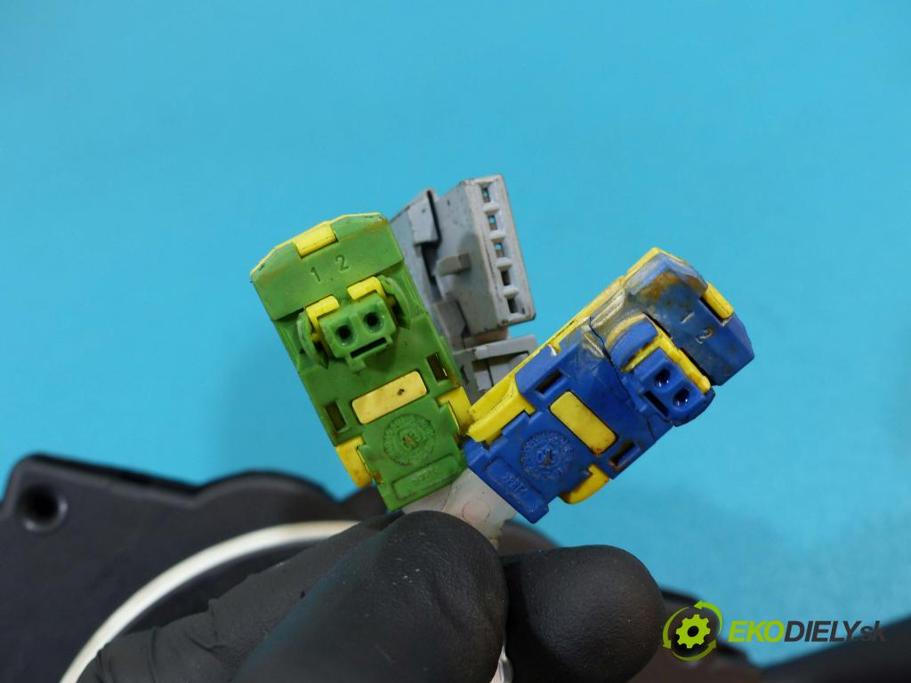 Citroen Xsara Picasso 1.6 8V - 95 hp manual 70 kW 1587 cm3  přepínač 96542539XT