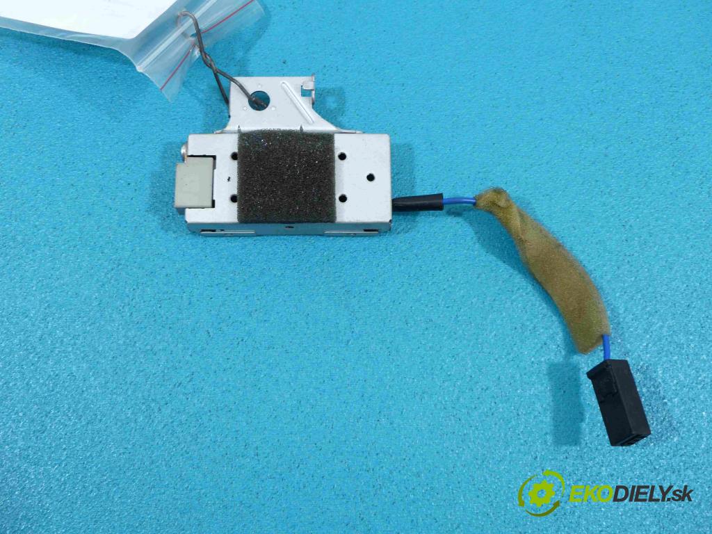 Infiniti G37  2007-2013 3.7 V6 automatic 235 kW 3696 cm3  Zosilňovač EP1446DA (Zosilňovače)