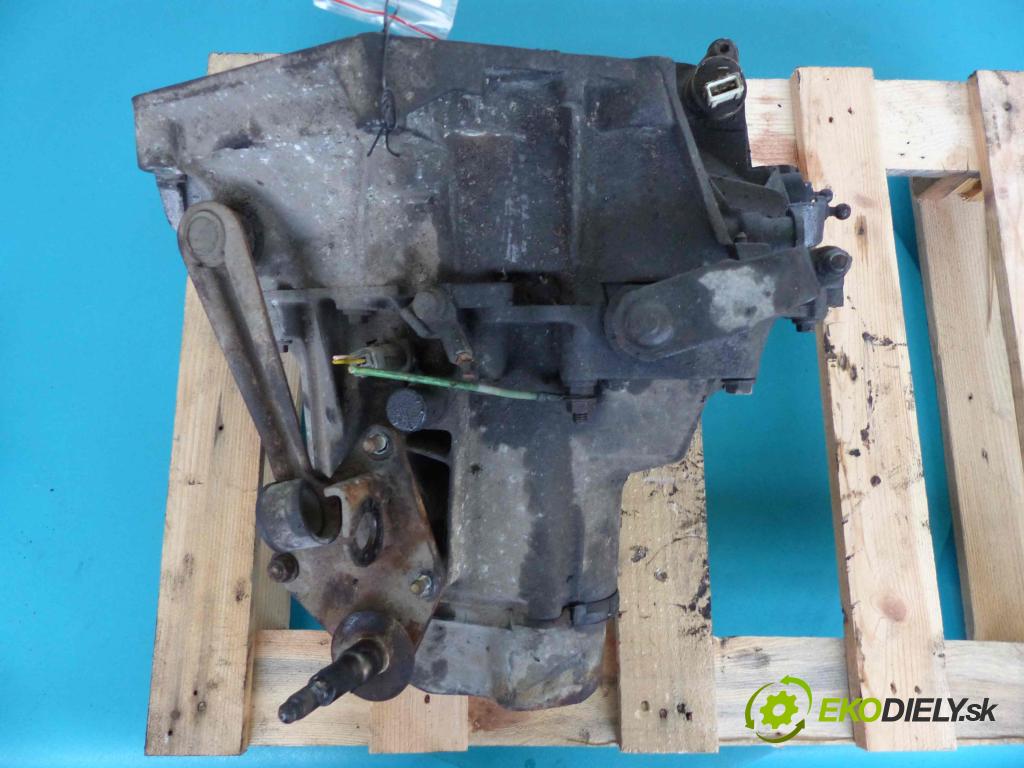 Peugeot 206 1.4 8V - 75 hp manual 55 kW 1360 cm3  převodovka - manuální 20CE89