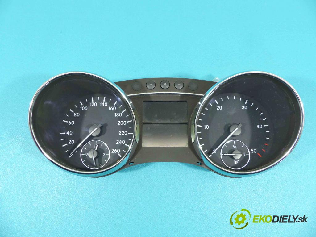 Mercedes R  W251 2005-2013 3.0 CDI V6 224hp automatic 165 kW 2987 cm3  Prístrojovka A2515401848 (Prístrojové dosky, displeje)