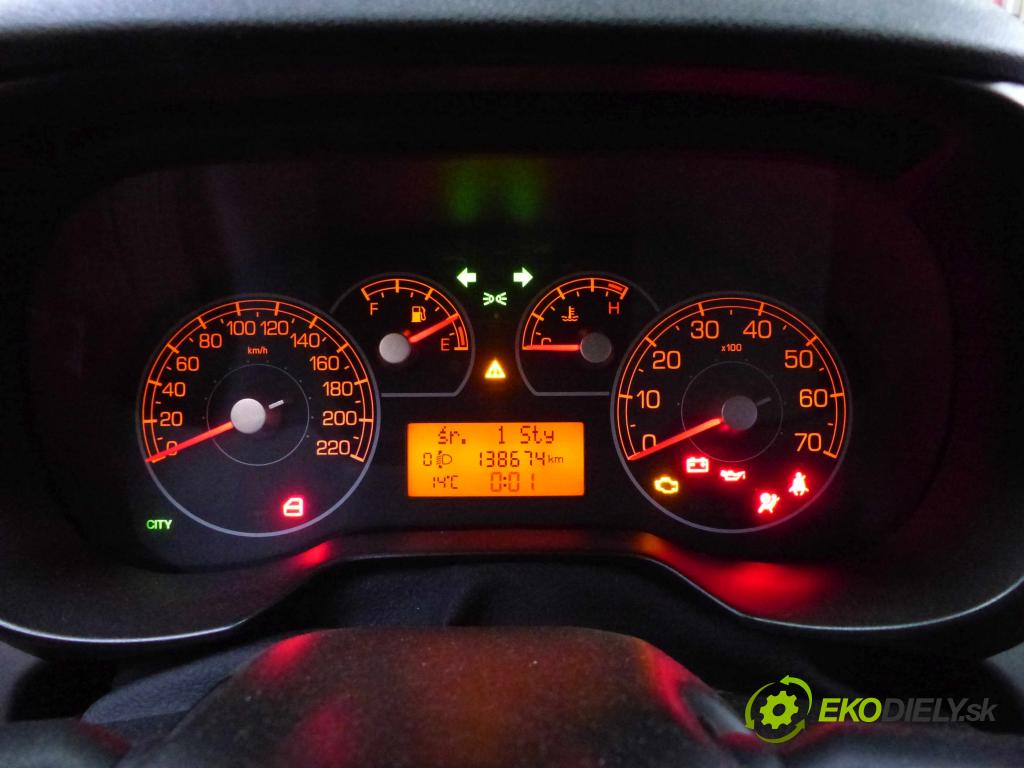 Fiat Punto Grande 1.4 8V - 77 hp manual 57 kW 1368 cm3  prístrojovka 51803092 (Přístrojové desky, displeje)