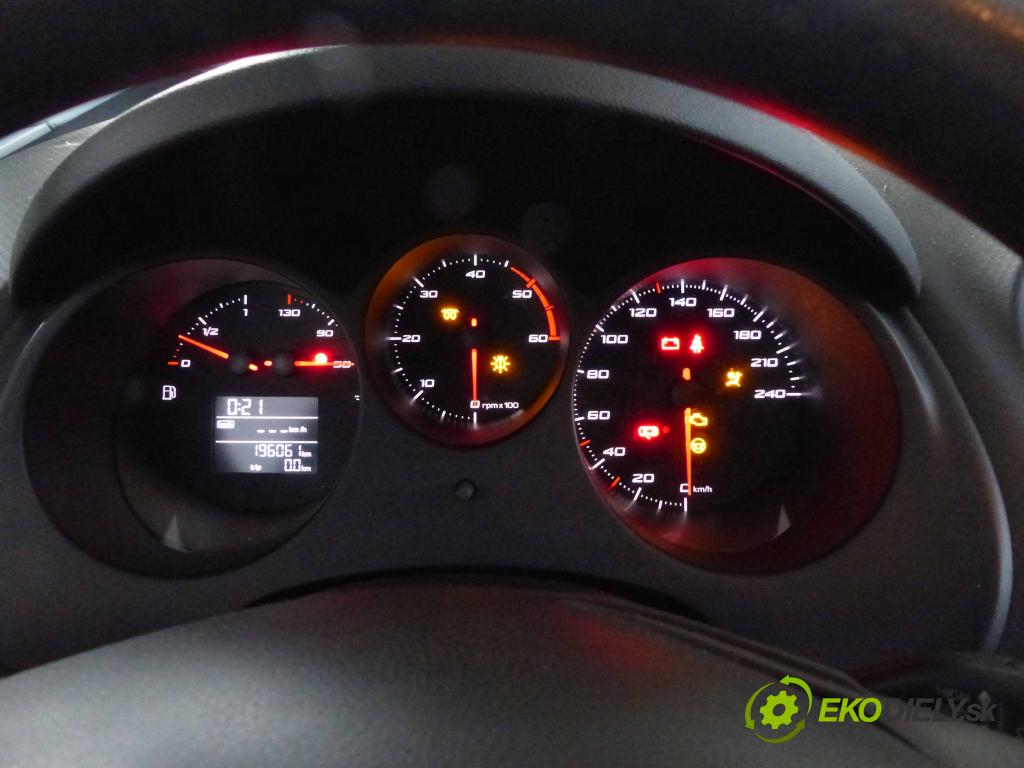 Seat Altea 1.6 TDI 105 HP manual 77 kW 1598 cm3  Prístrojovka 1P0920811A (Prístrojové dosky, displeje)