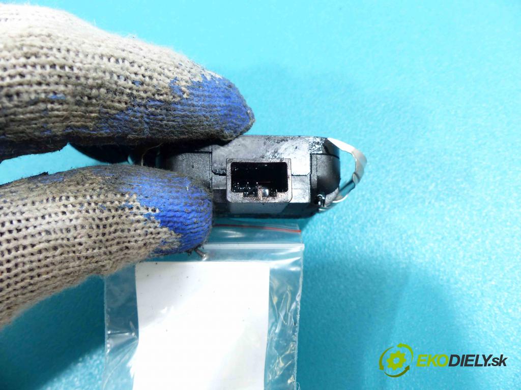 Volvo S80 II 2006- 2.4 d5 185 HP automatic 136 kW 2400 cm3  Snímač dažďa 6G9N-17D547-AC (Snímače dažďa)