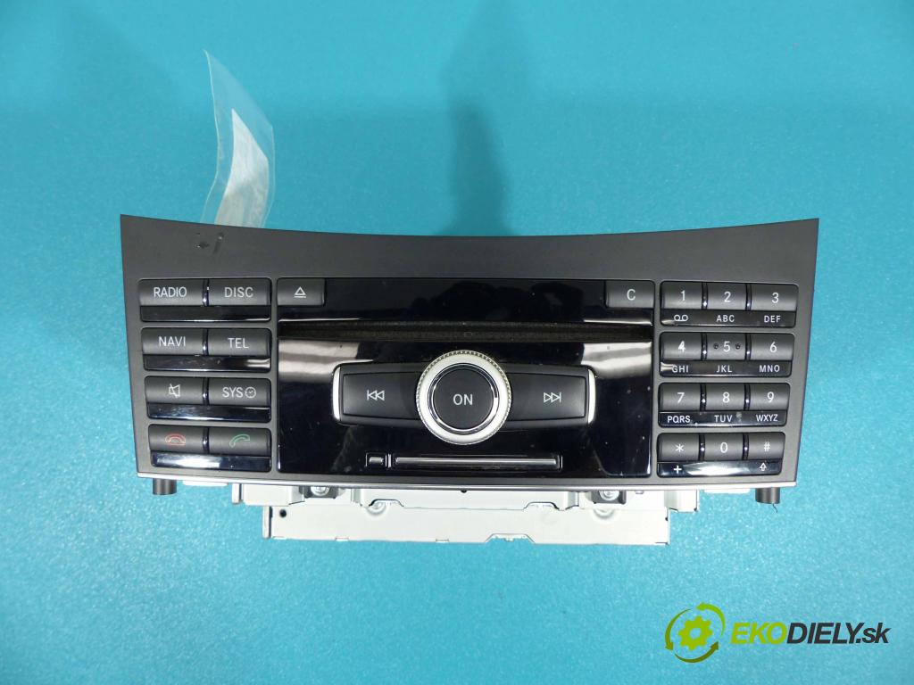 Mercedes E C207/ A207 3.0 CDI 265km automatic 195 kW 2987 cm3 2- RADIO A2129004512 (Audio zariadenia)