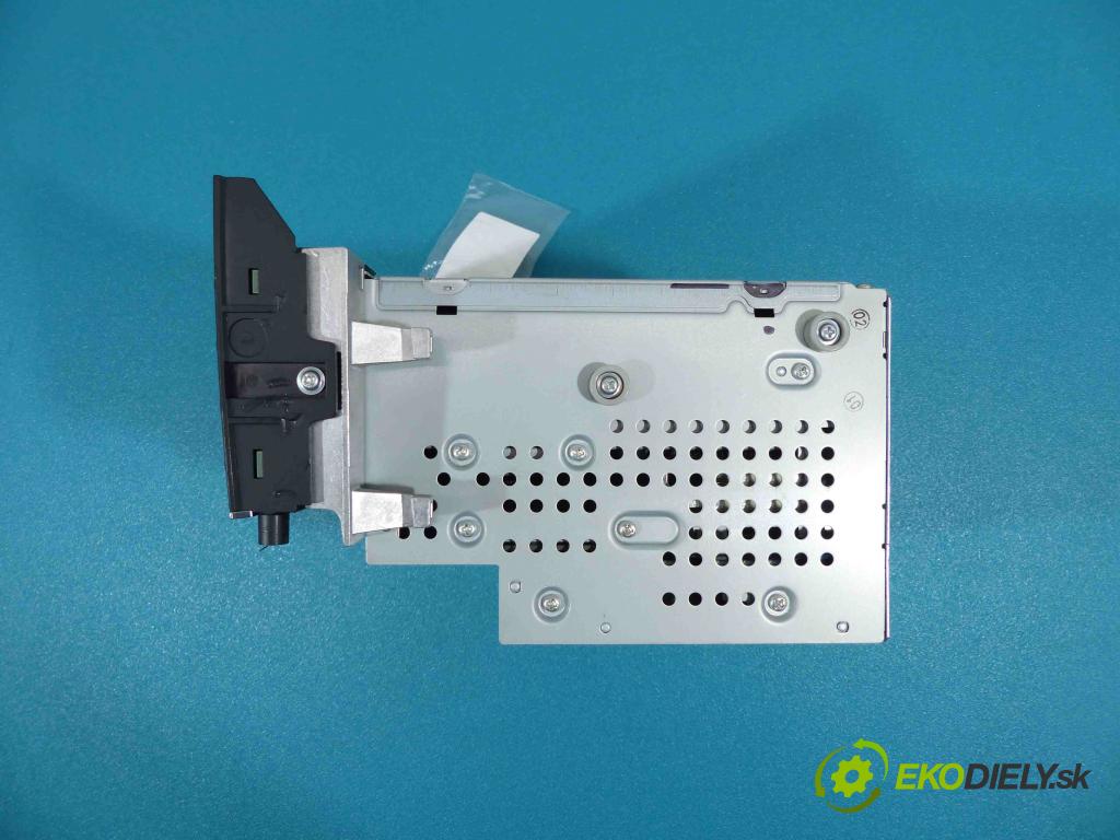 Mercedes E C207/ A207 3.0 CDI 265km automatic 195 kW 2987 cm3 2- RADIO A2129004512 (Audio zariadenia)