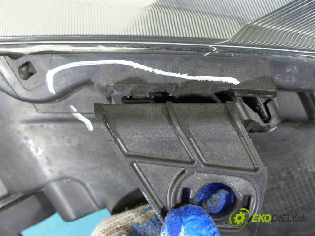 Seat Exeo 2.0 TDI 143 hp manual 105 kW 1968 cm3  světlomet pravý 89320181