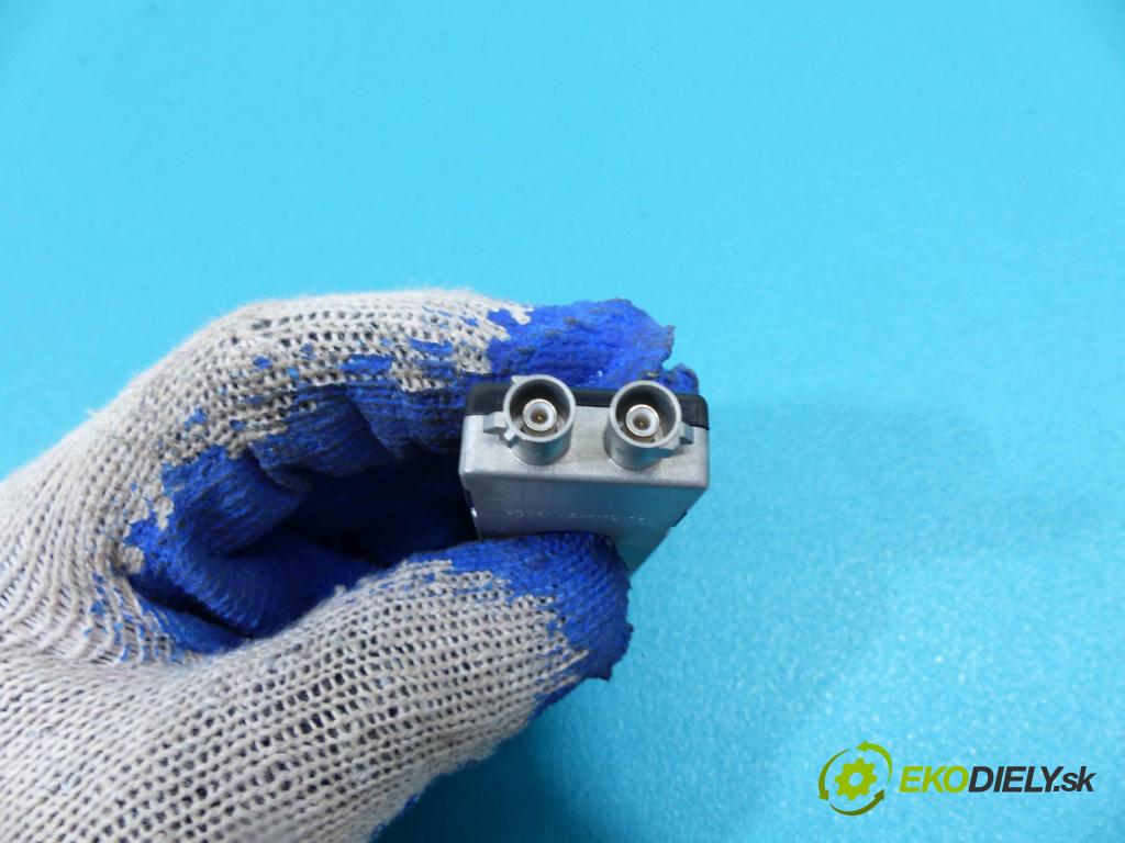 Mercedes E C207/ A207 3.0 CDI 265km automatic 195 kW 2987 cm3 2- Zosilňovač A2078201589 (Zosilňovače)