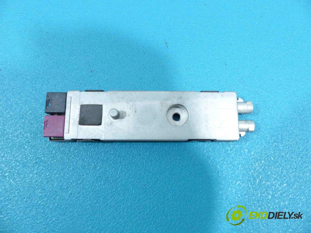 Mercedes E C207/ A207 3.0 CDI 265km automatic 195 kW 2987 cm3 2- Zosilňovač A2078201589 (Zosilňovače)