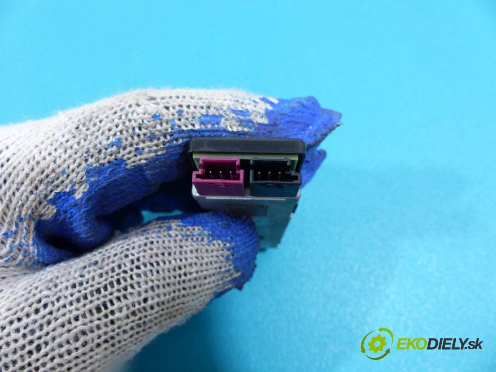 Mercedes E C207/ A207 3.0 CDI 265km automatic 195 kW 2987 cm3 2- Zosilňovač A2078201589 (Zosilňovače)